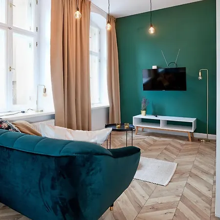 Old Town Deluxe By Bookinghost *